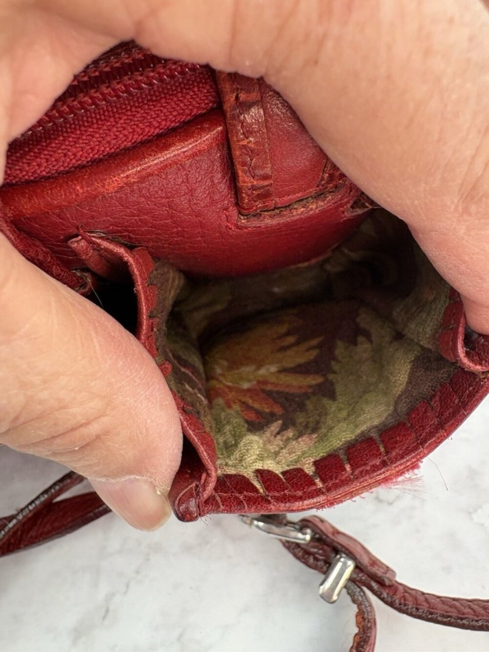 -Crossbody Wallet Purse Red Pebbled Leather Travel Festival Western Casual - Picture 11 of 12